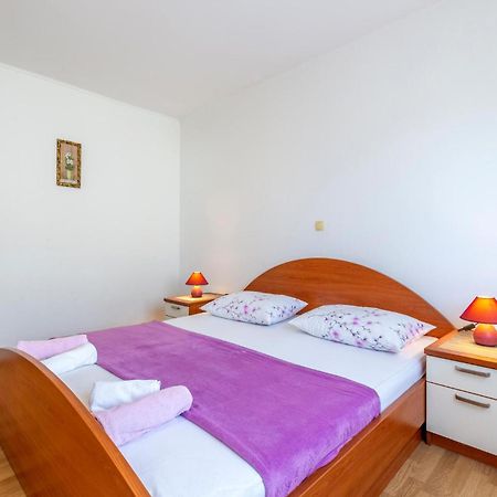 1 Bedroom Beautiful Apartment In Duće Екстериор снимка