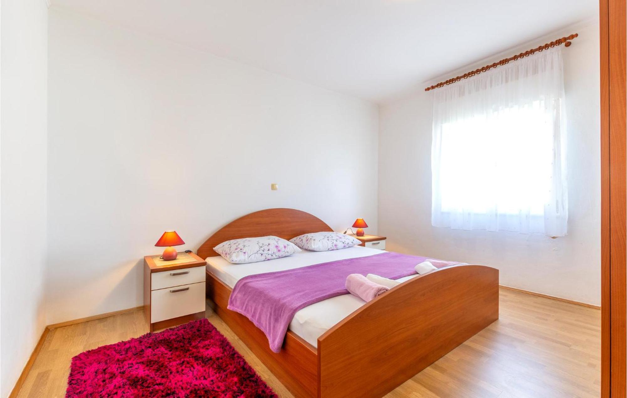 1 Bedroom Beautiful Apartment In Duće Екстериор снимка