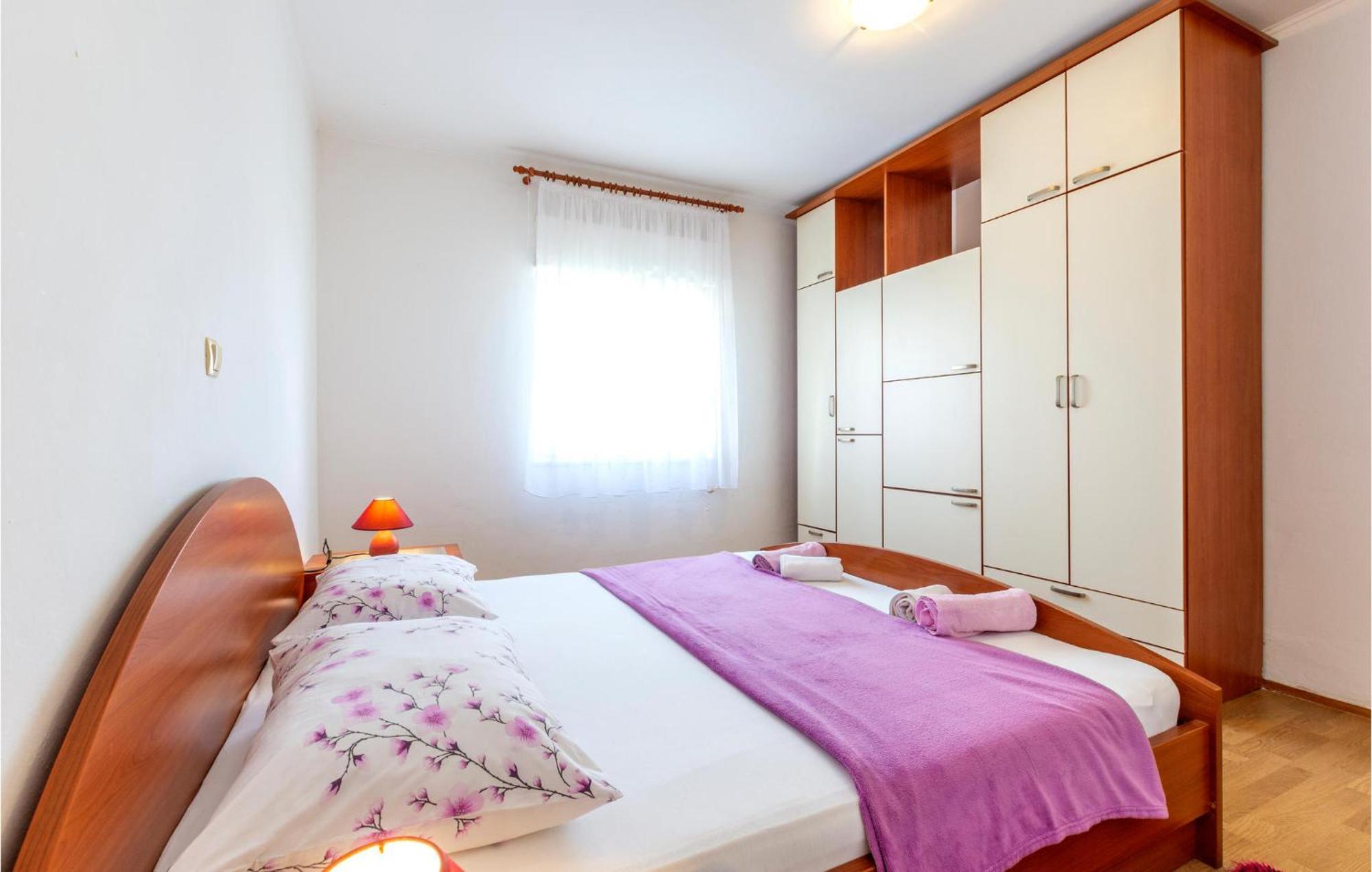 1 Bedroom Beautiful Apartment In Duće Екстериор снимка